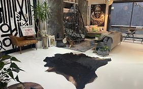 Unique And Artsy Holiday Shared Home